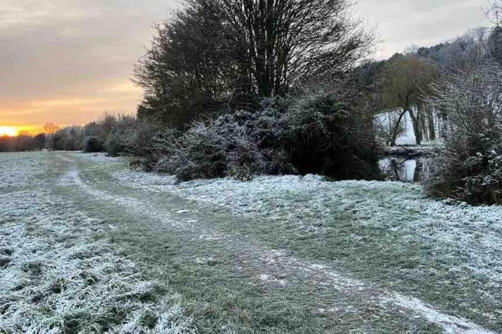 Linden Suite Goring Buitenkant foto